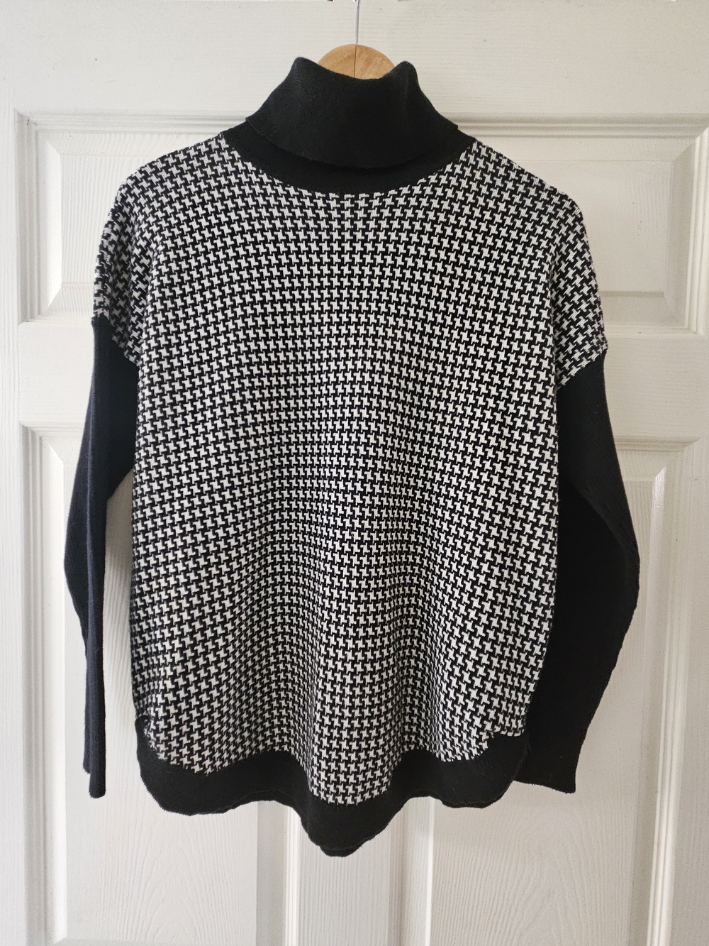 Michael Kors Black & White Houndstooth Turtleneck Sweater